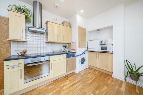 1 bedroom flat to rent, Heath Road, Twickenham TW1