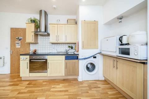 1 bedroom flat to rent, Heath Road, Twickenham TW1