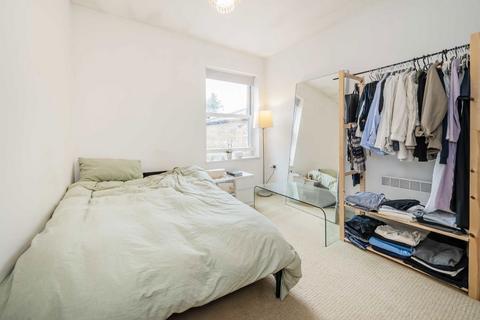 1 bedroom flat to rent, Heath Road, Twickenham TW1