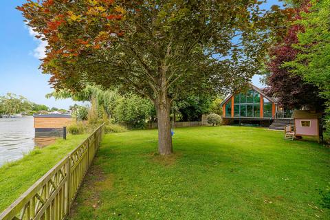 undefined, Dockett Eddy, Chertsey KT16