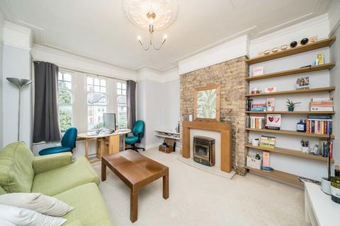 2 bedroom flat to rent, Salford Road, London SW2