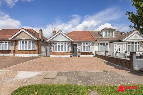 2 bedroom semi-detached bungalow for sale, Heather Gardens, Romford, RM1