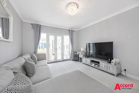 2 bedroom semi-detached bungalow for sale, Heather Gardens, Romford, RM1