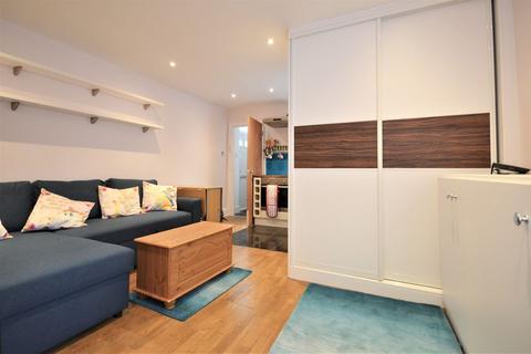 2b Newburgh Road, London, W3 6DQ