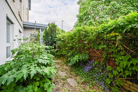 2 bedroom flat for sale, Westferry Road, Isle Of Dogs, London, E14
