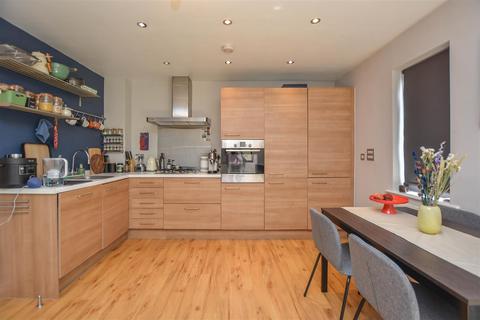 1 bedroom apartment for sale, Rollason Way, Brentwood