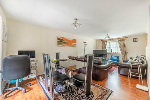2 bedroom flat for sale, Symphony Close, Edgware, HA8
