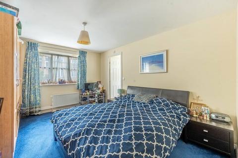 2 bedroom flat for sale, Symphony Close, Edgware, HA8