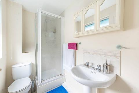 2 bedroom flat for sale, Symphony Close, Edgware, HA8