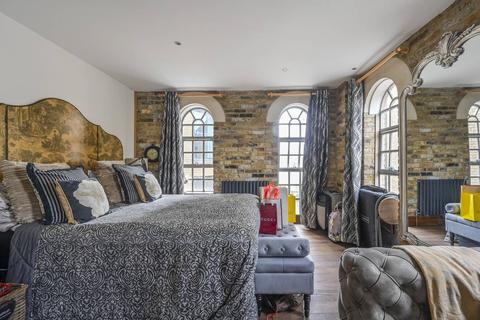 3 bedroom flat for sale, St Katharines Way, Wapping, London, E1W