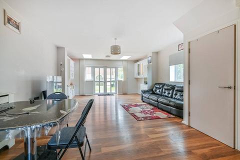 3 bedroom end of terrace house for sale, Long Furlong Drive, Slough, SL2