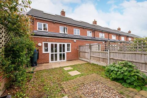 3 bedroom end of terrace house for sale, Long Furlong Drive, Slough, SL2