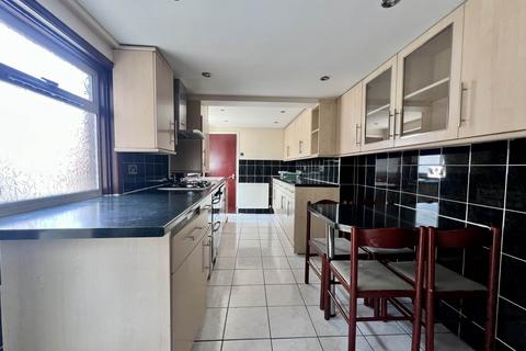 4 bedroom terraced house to rent, Monega Road, Forest Gate