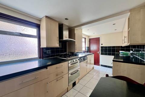 4 bedroom terraced house to rent, Monega Road, Forest Gate