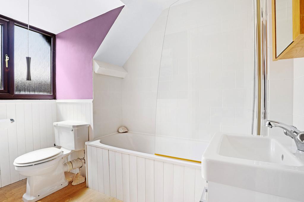 Ensuite to bedroom 1
