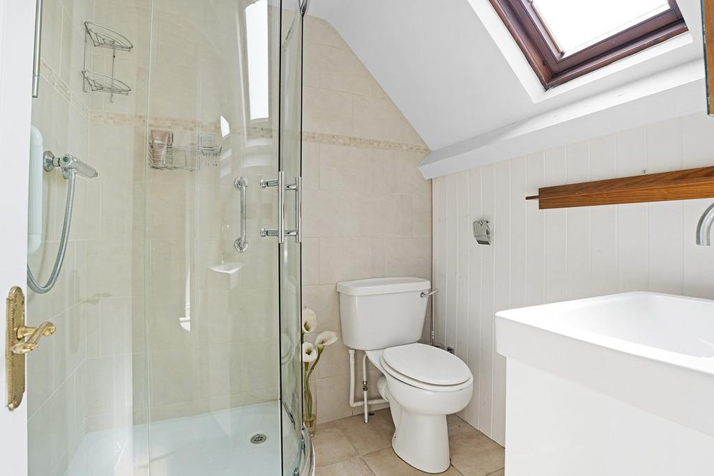 Ensuite to bedroom 2