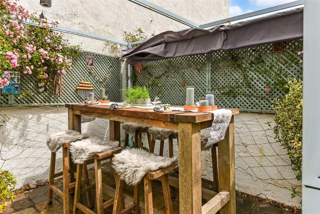 Pergola Dining Area