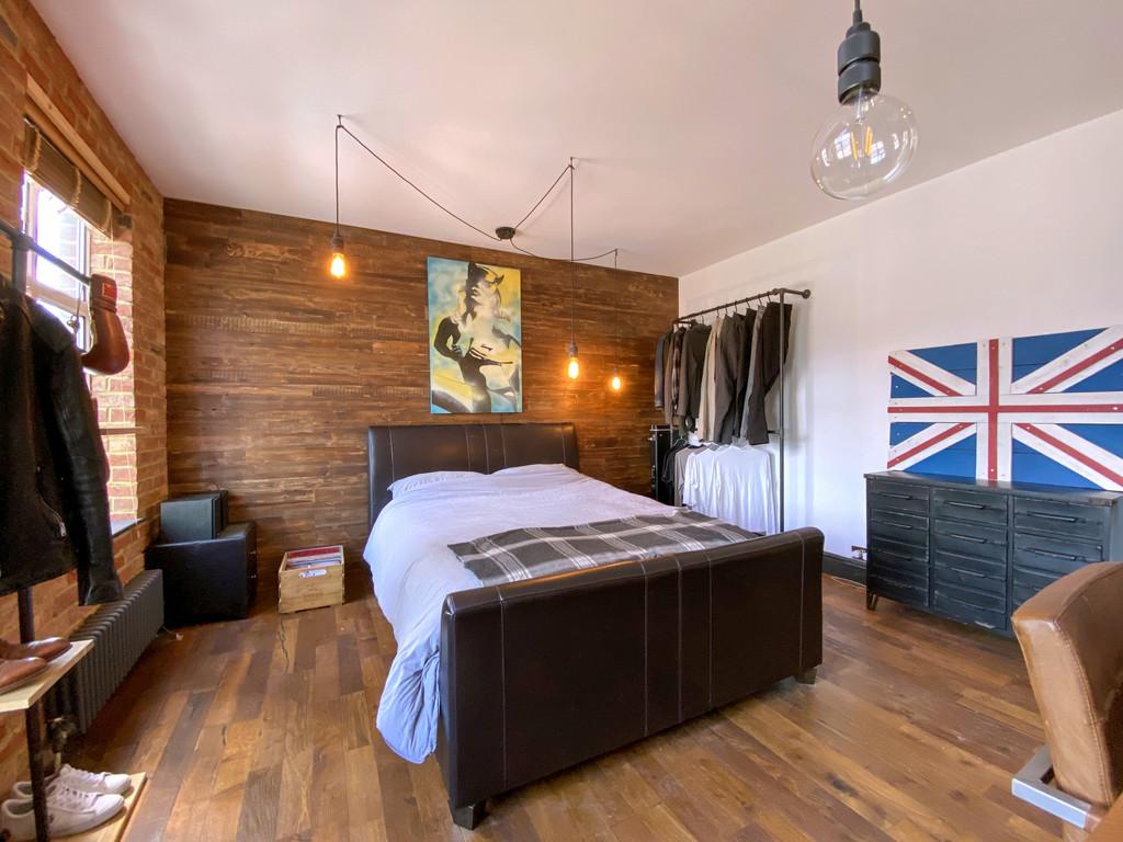 Apartment in Croydon - More