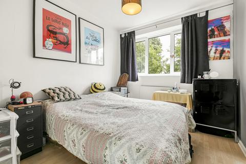 77 Thornton Gardens, London, SW12 0LQ