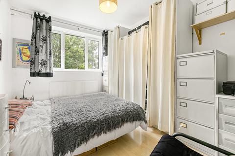 77 Thornton Gardens, London, SW12 0LQ
