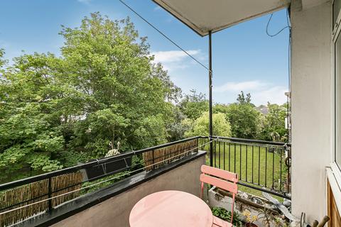 77 Thornton Gardens, London, SW12 0LQ
