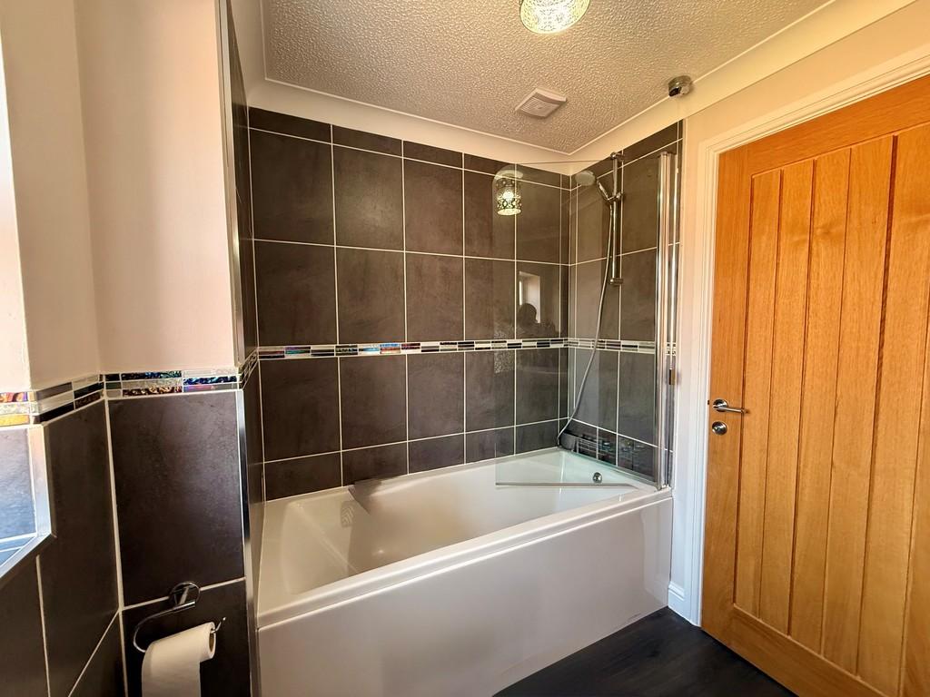 7 welford close bathroom