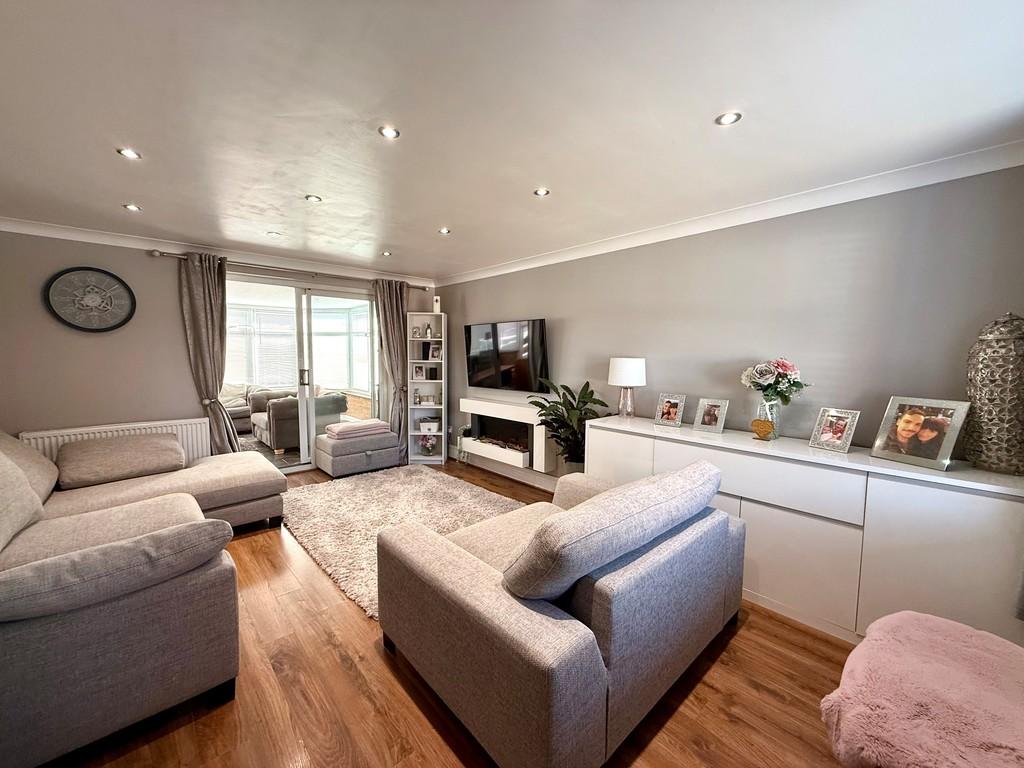 7 welford close lounge