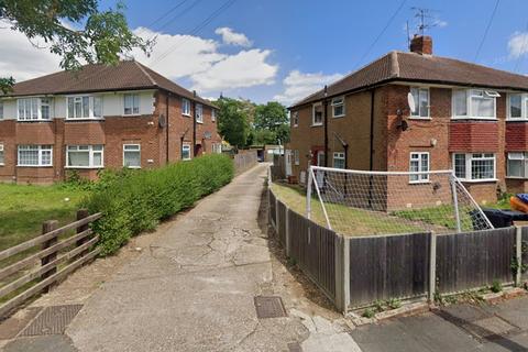 Garage to rent, Millway Gardens, Northolt UB5