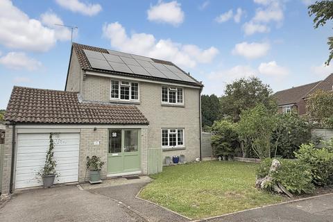 4 bedroom detached house for sale, Manor Fields, Bratton