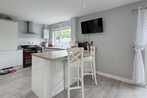 4 bedroom detached house for sale, Manor Fields, Bratton