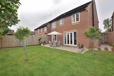 4 bedroom detached house for sale, Maple Avenue, Colburn