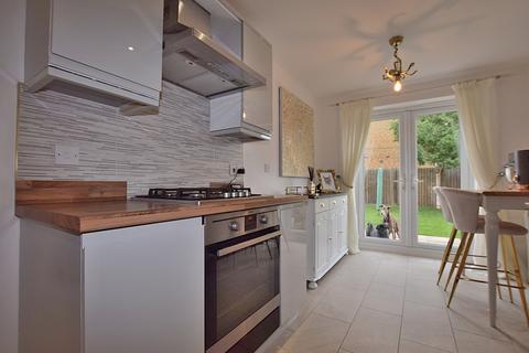 4 bedroom detached house for sale, Maple Avenue, Colburn