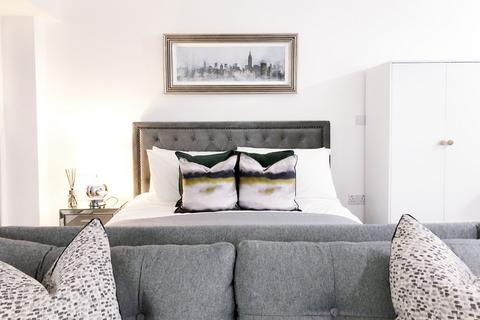 Studio to rent, Beaufort Square, London NW9