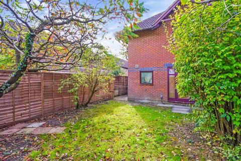 1 Aynscombe Close, Dunstable, LU6 1FA