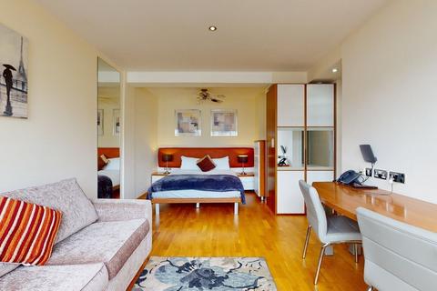 Studio to rent, Old Brompton Road