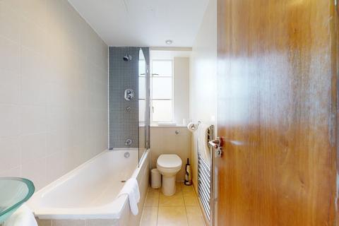 Studio to rent, Old Brompton Road