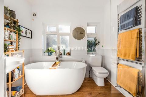 1 Madison Gardens, Bromley, BR2 0SJ