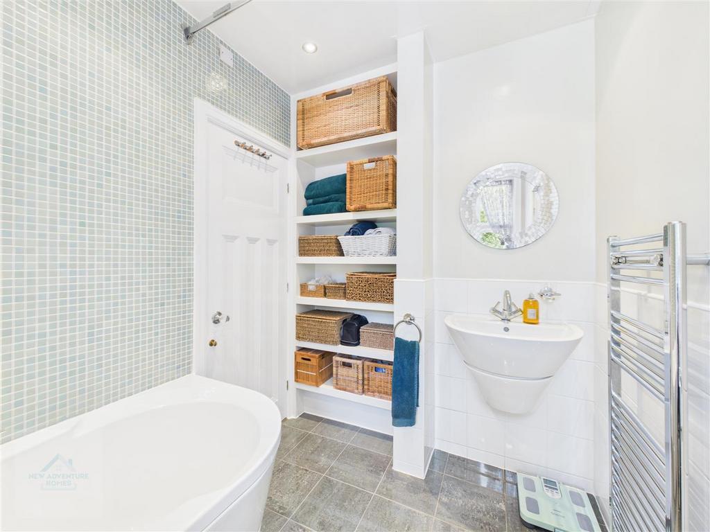 Jack &amp; Jill Bathroom