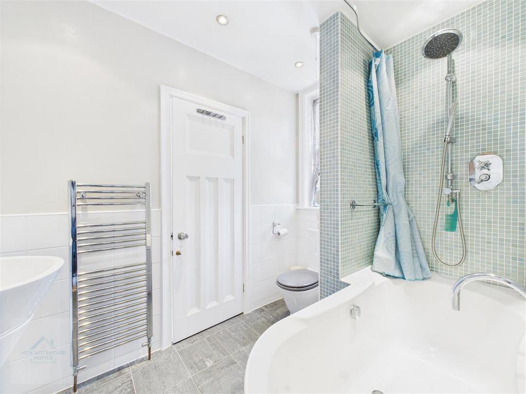 Jack &amp; Jill Bathroom