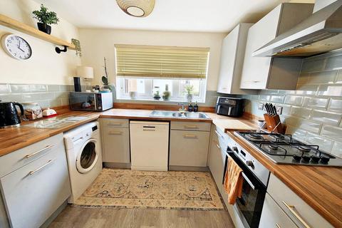 4 bedroom semi-detached house for sale, Thirsk Drive, Trowbridge BA14