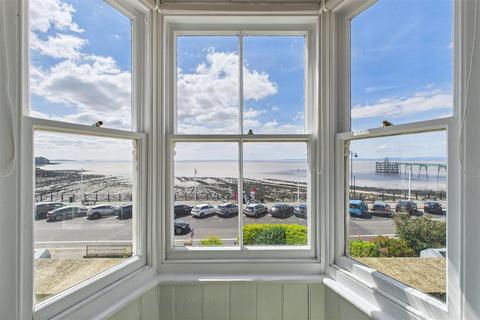 undefined, Seafront apartment with balcony in Clevedon