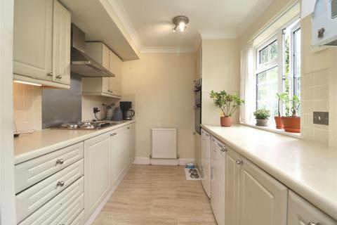 3 bedroom terraced house for sale, Langley Walk, Surrey GU22