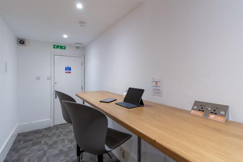 Studio to rent, Gower Street, London WC1E
