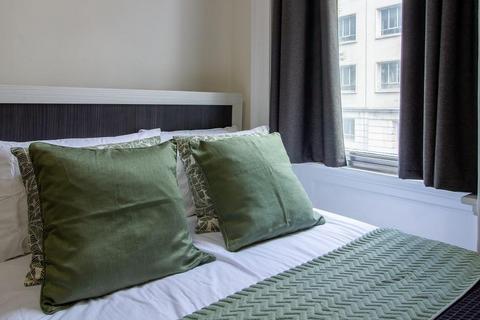 Studio to rent, Gower Street, London WC1E
