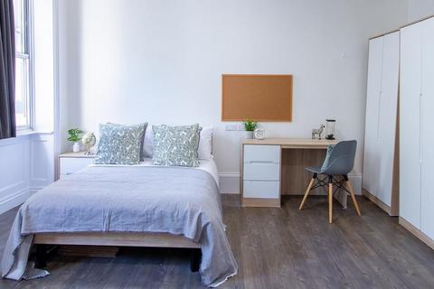 Studio to rent, Gower Street, London WC1E