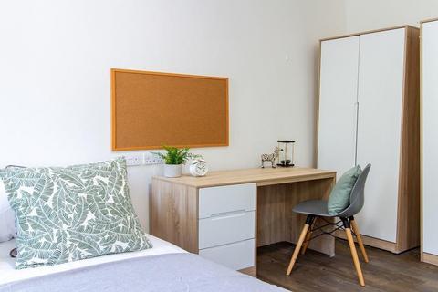 Studio to rent, Gower Street, London WC1E