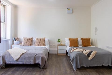 Studio to rent, Gower Street, London WC1E