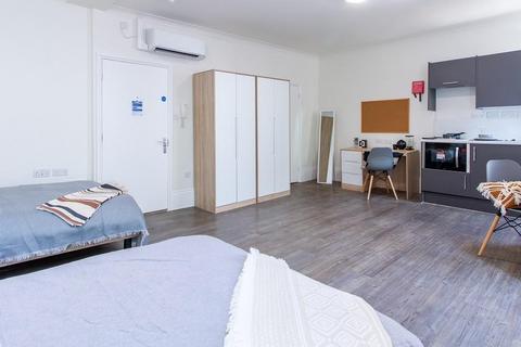 Studio to rent, Gower Street, London WC1E