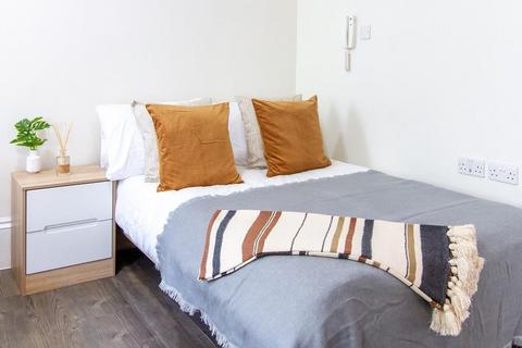 Studio to rent, Gower Street, London WC1E