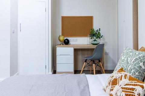 Studio to rent, Gower Street, London WC1E